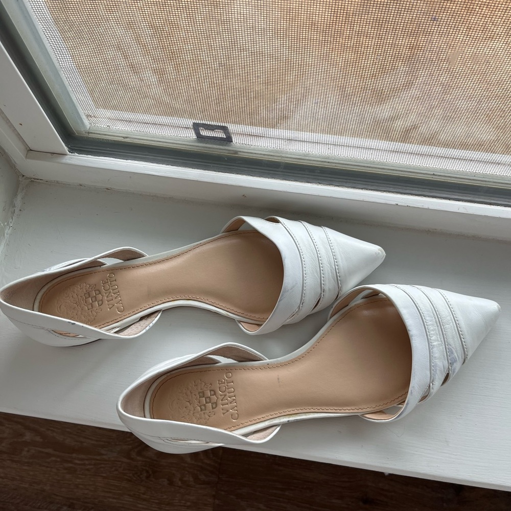 Vince Camino cut out flats